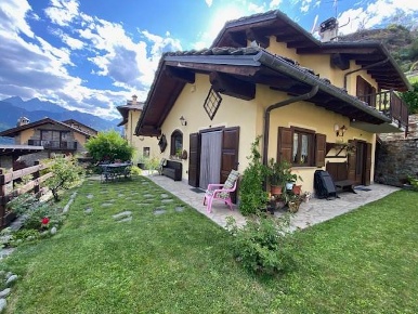 Foto Villa unifamiliare in Frazione Blassinod 12, Sarre di 103 m²