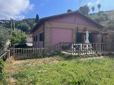 Foto Villa unifamiliare a Camporosso di 120 m² con 5 locali in vendita