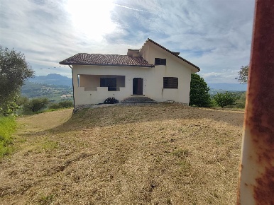 Foto Villa unifamiliare a Picerno di 240 m² con 11 locali in vendita