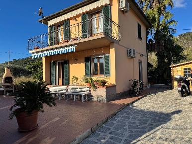 Foto Villa unifamiliare a Campo nell'Elba di 90 m² con 4 locali in vendita