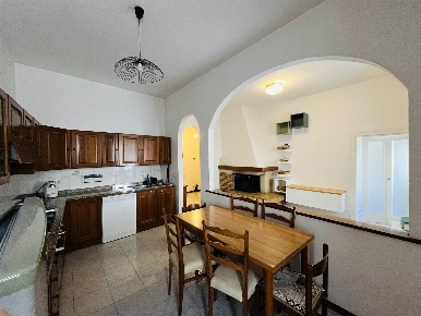 Foto Appartamento a Asciano di 139 m² con 8 locali in vendita