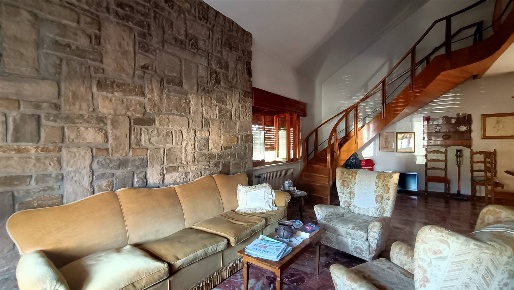 Foto Appartamento in via Martiri della Libertà  6, di 112 m² con 5 locali