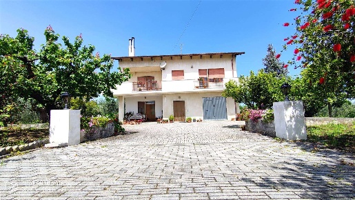 Foto Villa unifamiliare a Casalbordino di 229 m² con 5 locali in vendita