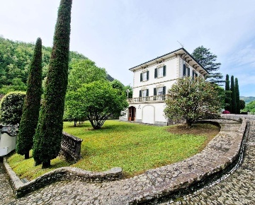 Foto Villa unifamiliare in Via Lima, Bagni di Lucca di 541 m² con 12 locali