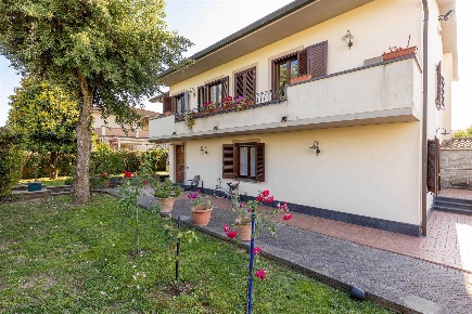 Foto Appartamento in Via Brodolini 15, Crespina Lorenzana di 450 m²