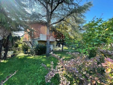 Foto Villa unifamiliare in via case leoni, Rivergaro di 220 m² in vendita