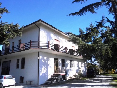 Foto Villa unifamiliare a Monte San Vito di 800 m² con 10 locali in vendita