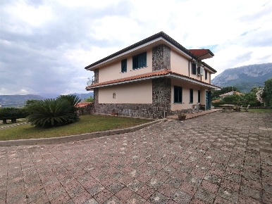 Foto Villa unifamiliare a Olevano sul Tusciano di 273 m² con 6 locali