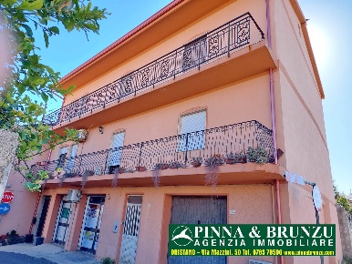 Foto Appartamento in Vico V Gramsci 1, Mogoro di 140 m² con 5 locali