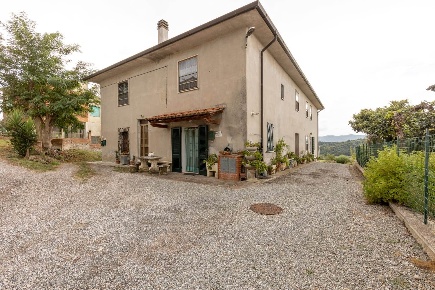 Foto Appartamento a Crespina Lorenzana di 126 m² con 5 locali in vendita