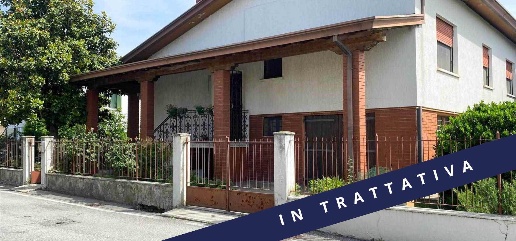 Foto Villa unifamiliare a Pramaggiore di 133 m² con 10 locali in vendita