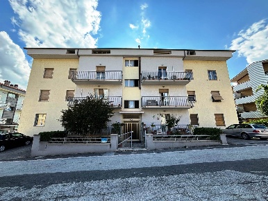 Foto Appartamento a Castelraimondo di 113 m² con 4 locali in vendita