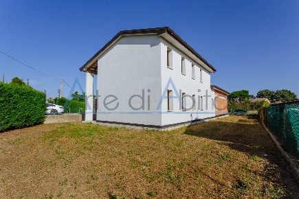 Foto Villa unifamiliare a Codevigo di 170 m² con 8 locali in vendita