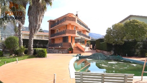 Foto Villa unifamiliare in Via Santa Croce, Giffoni Sei Casali di 200 m²