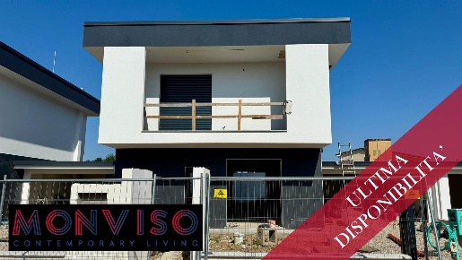 Foto Villa unifamiliare in Via Monviso, Rovello Porro in vendita