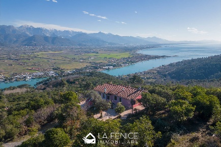 Foto Villa unifamiliare in Via Cristoforo Colombo 72/B, Ameglia di 312 m²