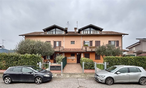 Foto Appartamento a Roncoferraro di 75 m² con 4 locali in vendita
