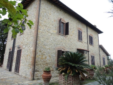 Foto Villa unifamiliare a Gambassi Terme di 370 m² con 14 locali in vendita