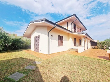 Foto Villa unifamiliare in via romana, Montecarlo in vendita