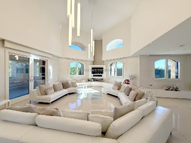 Foto Villa unifamiliare a Vimercate di 900 m² con 4 locali in vendita