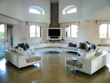 Foto Villa unifamiliare in Via S. Francesco, Mezzago di 900 m² con 4 locali
