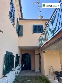Foto Villa unifamiliare a Picerno di 120 m² con 9 locali in vendita