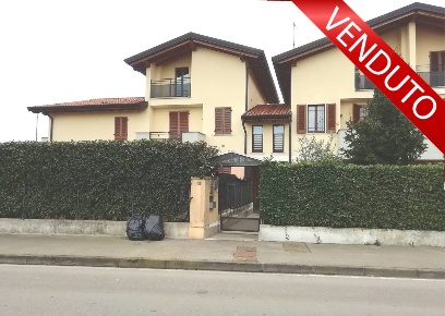 Foto Appartamento a Canonica d'Adda di 105 m² con 4 locali in vendita
