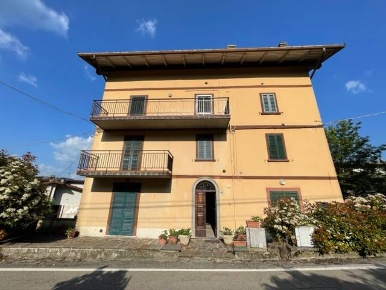 Foto Appartamento in Via Sparvo 50, Castiglione dei Pepoli di 77 m²