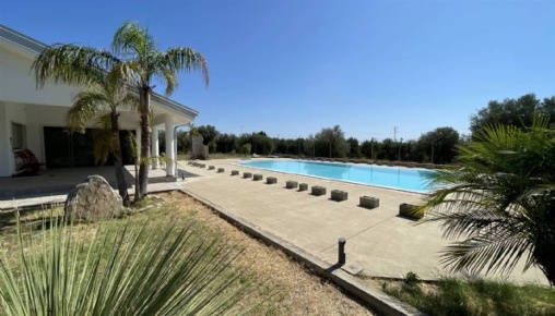 Foto Villa unifamiliare a Nova Siri di 325 m² con 7 locali in vendita