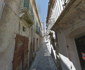 Foto Appartamento in Via Claudio Guerdile, Buccino di 145 m² con 7 locali