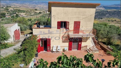Foto Villa unifamiliare a Serradifalco di 150 m² con 2 locali in vendita