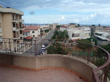 Foto Appartamento in Via Nazionale 443, Rometta di 75 m² con 3 locali