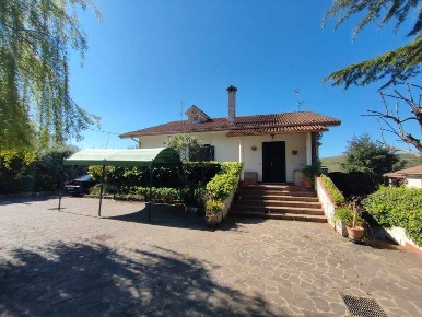 Foto Villa unifamiliare in Contrada Campi di Donei snc, Picerno di 260 m²