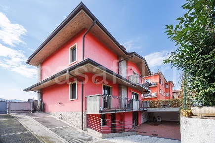 Foto Villa unifamiliare in via rezzara 3, Mapello di 220 m² con 8 locali