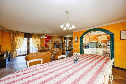 Foto Villa unifamiliare in via rezzara 3, Mapello di 220 m² con 8 locali