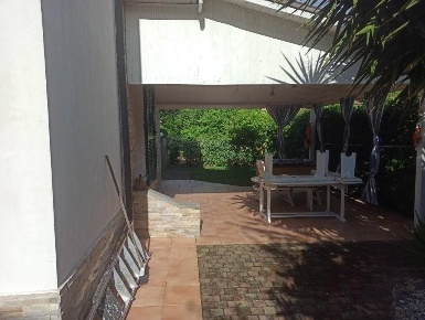 Foto Villa bifamiliare a Ameglia di 90 m² con 4 locali in vendita