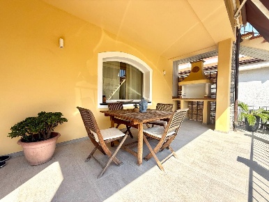 Foto Villa bifamiliare a Massa di 110 m² con 3 locali in vendita