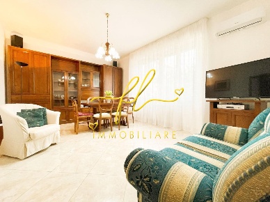 Foto Appartamento a Pomarance di 102 m² con 4 locali in vendita