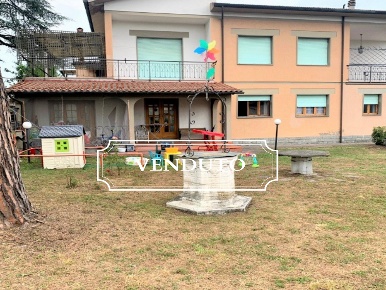 Foto Appartamento a Gambassi Terme di 120 m² con 5 locali in vendita