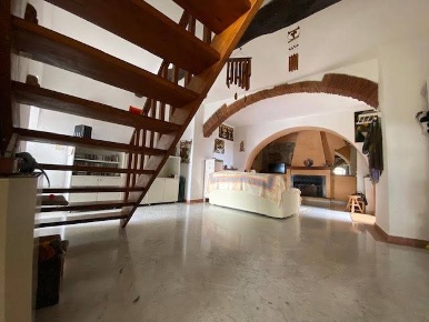 Foto Villa unifamiliare a Fosdinovo di 174 m² con 5 locali in vendita