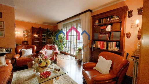 Foto Villa unifamiliare a Bagni di Lucca di 350 m² con 6 locali in vendita