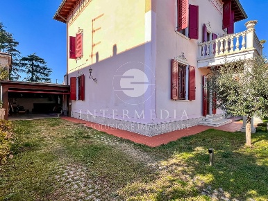 Foto Villa unifamiliare in Via Luciano Manara  47, Brescia Fiumicello