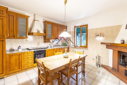 Foto Appartamento a Pomarance di 95 m² con 4 locali in vendita