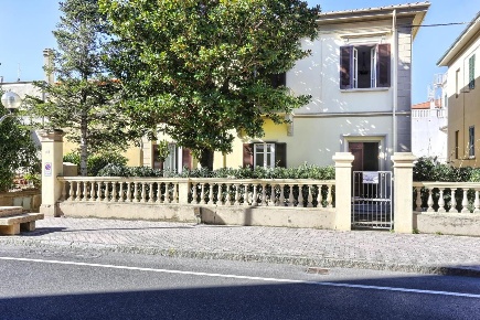 Foto Villa bifamiliare a San Vincenzo di 215 m² con 8 locali in vendita