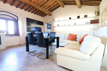 Foto Appartamento a Buti di 75 m² con 3 locali in affitto
