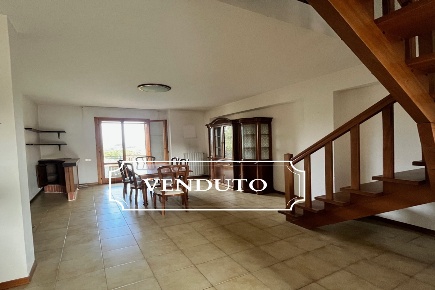 Foto Appartamento a Gambassi Terme di 130 m² con 6 locali in vendita