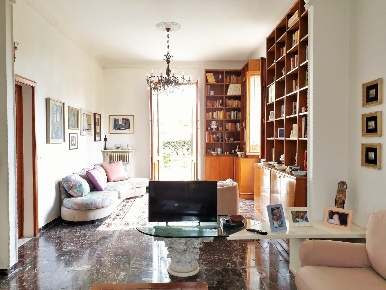 Foto Villa unifamiliare a Crespina Lorenzana di 330 m² con 11 locali