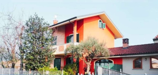 Foto Villa unifamiliare a Bricherasio di 236 m² con 6 locali in vendita