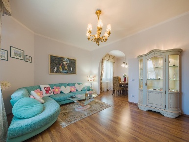 Foto Casa indipendente a Palaia di 300 m² con 9 locali in vendita