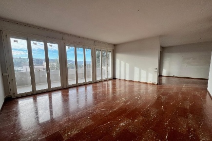 Foto Appartamento a Gambassi Terme di 190 m² con 6 locali in vendita